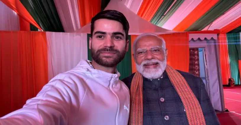 Nazim Nazir Dar Who is Nazim Nazir Dar Nazim Nazir Dar Selfie With PM Modi