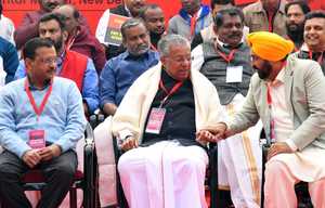 Chief-Minister-Arvind-Kejriwal Pinarayi-Vijayan Aam-Aadmi-Party