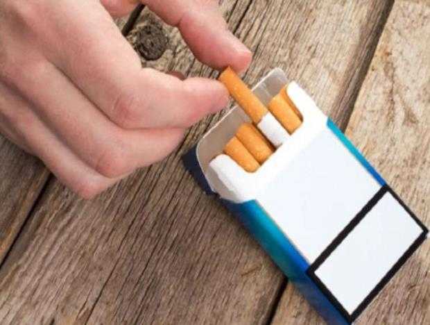 Smoking-break Cigarette-break Japnese-company-6-days-off-to-non-smokers