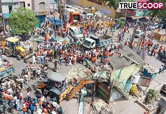 Jahangirpuri-Riots BullDozer-Delhi BullDozer-Jahangirpuri