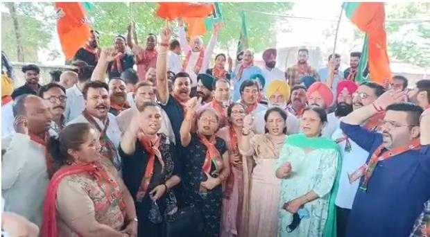 dharna-in-Amritsar BJP-leaders Punjab-Power-Crisis