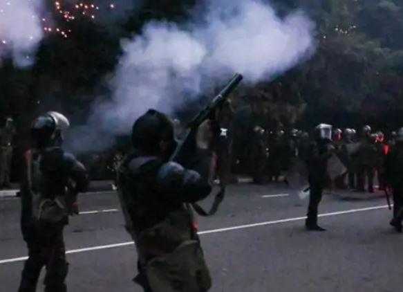 Police-fired-tear-gas Sri-Lankas-Parliament protest-outside-Sri-Lankas-Parliament