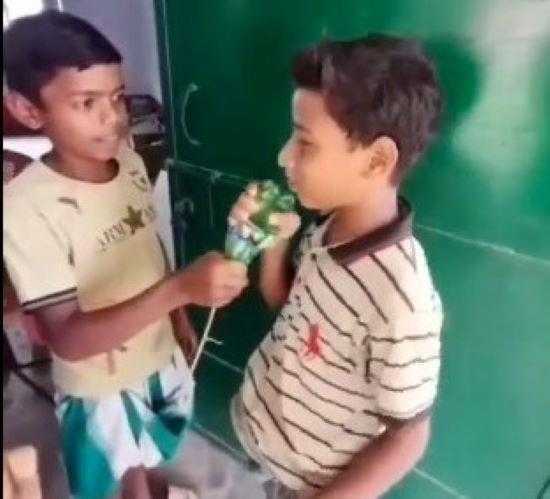 Viral-Video Viral-Video-Jharkhand Kid-turned-journalist