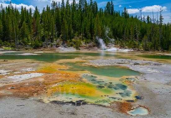 Yellowstone-National-Park Yellow-Stone-National-Park-Abyss-Poll Yellow-Stone-National-Park-Hot-Spring