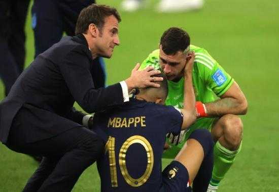 Kylian-Mbappe Emmanuel-Macron Emmanuel-Macron-FIFA-WC-2022-Final