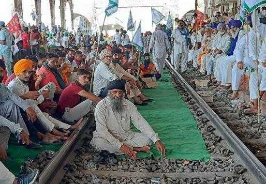 farmers-protest-Punjab farmers-to-block-railway-lines railway-tracks-to-blocked-from-12pm-to-3-pm