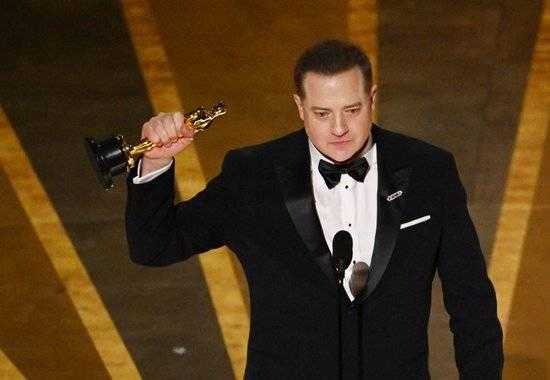 Brendan-Fraser Brendan-Fraser-Oscar-Awards-2023 Brendan-Fraser-Oscars-2023